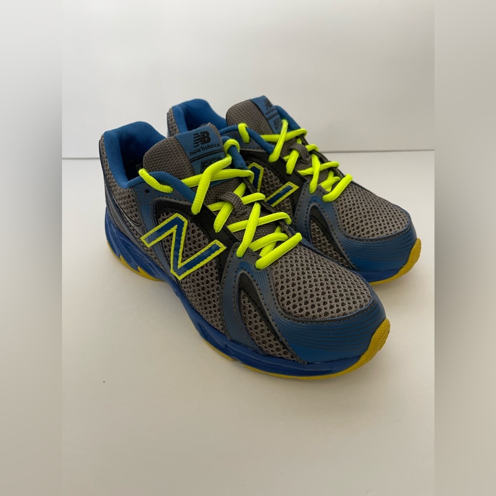 Boy’s New Balance Running Shoes Grey/Blue Size 4